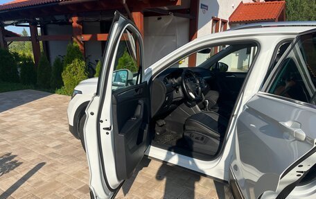 Volkswagen Tiguan II, 2021 год, 2 600 000 рублей, 12 фотография