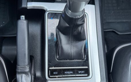 Toyota Land Cruiser Prado 150 рестайлинг 2, 2019 год, 5 400 000 рублей, 15 фотография