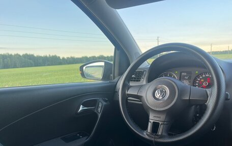 Volkswagen Polo VI (EU Market), 2012 год, 750 000 рублей, 2 фотография