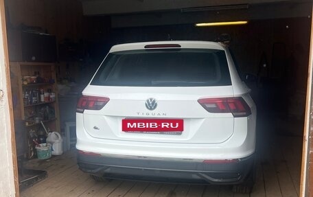 Volkswagen Tiguan II, 2021 год, 2 600 000 рублей, 4 фотография