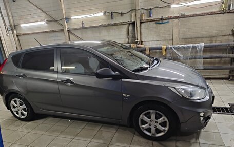 Hyundai Solaris II рестайлинг, 2013 год, 750 000 рублей, 3 фотография