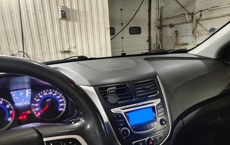 Hyundai Solaris II рестайлинг, 2013 год, 750 000 рублей, 20 фотография