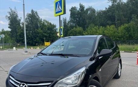 Hyundai Solaris II рестайлинг, 2015 год, 950 000 рублей, 2 фотография