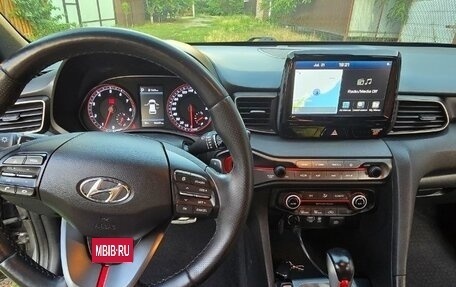 Hyundai Veloster II, 2018 год, 2 000 000 рублей, 11 фотография