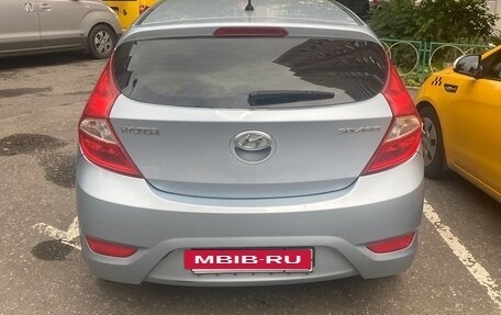 Hyundai Solaris II рестайлинг, 2013 год, 670 000 рублей, 3 фотография