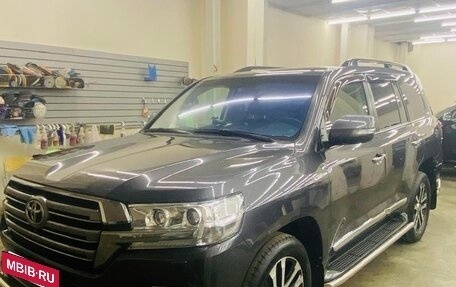Toyota Land Cruiser 200, 2017 год, 6 500 000 рублей, 2 фотография