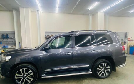 Toyota Land Cruiser 200, 2017 год, 6 500 000 рублей, 10 фотография