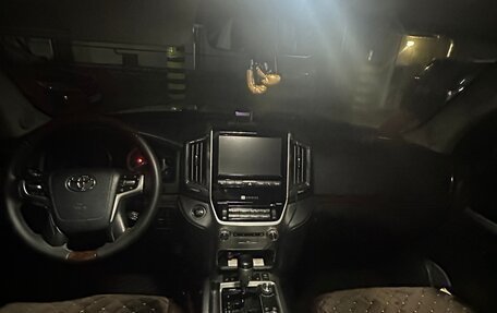 Toyota Land Cruiser 200, 2017 год, 6 500 000 рублей, 18 фотография