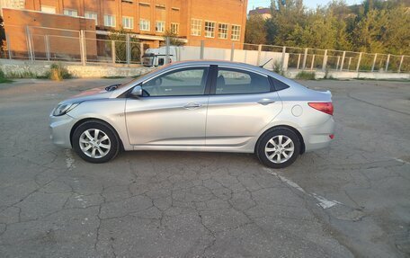 Hyundai Solaris II рестайлинг, 2013 год, 700 000 рублей, 5 фотография