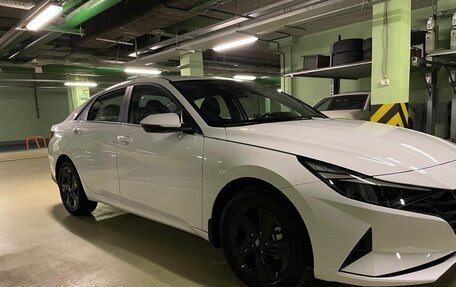 Hyundai Elantra, 2022 год, 2 100 000 рублей, 2 фотография