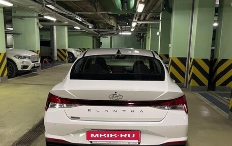 Hyundai Elantra, 2022 год, 2 100 000 рублей, 4 фотография