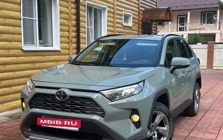 Toyota RAV4, 2019 год, 3 100 000 рублей, 2 фотография