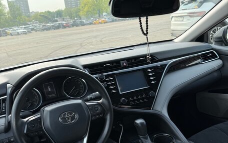 Toyota Camry, 2018 год, 1 950 000 рублей, 2 фотография