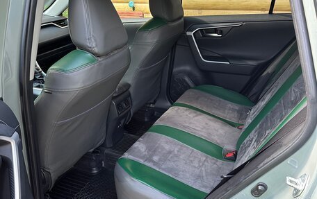 Toyota RAV4, 2019 год, 3 100 000 рублей, 13 фотография