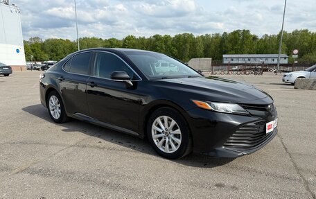 Toyota Camry, 2018 год, 1 950 000 рублей, 5 фотография