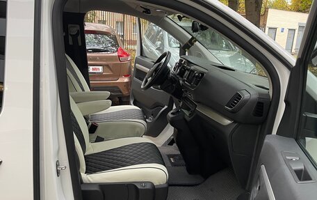 Opel Zafira Life I, 2021 год, 3 000 000 рублей, 18 фотография