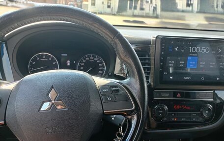 Mitsubishi Outlander III рестайлинг 3, 2018 год, 1 600 000 рублей, 6 фотография