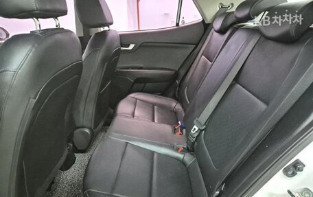 KIA Stonic, 2019 год, 1 334 000 рублей, 8 фотография
