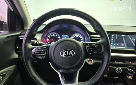 KIA Stonic, 2019 год, 1 334 000 рублей, 6 фотография