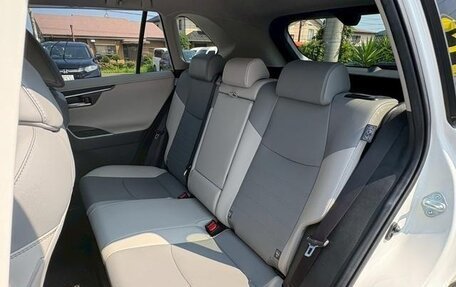 Toyota RAV4, 2022 год, 2 400 888 рублей, 21 фотография