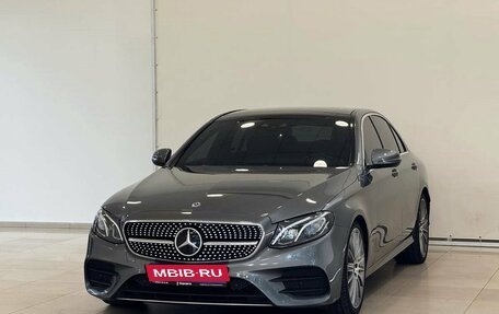 Mercedes-Benz E-Класс, 2019 год, 3 100 000 рублей, 1 фотография