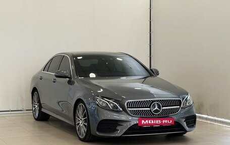 Mercedes-Benz E-Класс, 2019 год, 3 100 000 рублей, 2 фотография