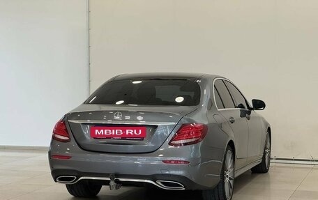 Mercedes-Benz E-Класс, 2019 год, 3 100 000 рублей, 6 фотография