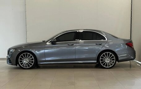 Mercedes-Benz E-Класс, 2019 год, 3 100 000 рублей, 10 фотография