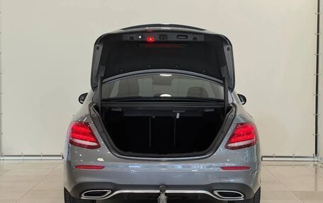 Mercedes-Benz E-Класс, 2019 год, 3 100 000 рублей, 9 фотография