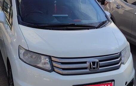 Honda Freed I, 2012 год, 950 000 рублей, 3 фотография