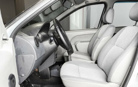Renault Logan I, 2005 год, 200 000 рублей, 11 фотография