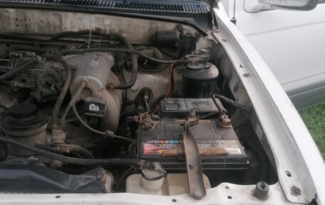 Toyota Hilux Surf III рестайлинг, 1998 год, 950 000 рублей, 9 фотография