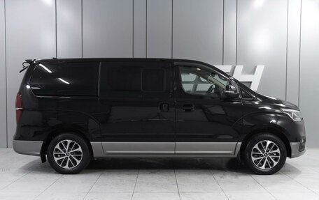 Hyundai Grand Starex Grand Starex I рестайлинг 2, 2018 год, 4 240 000 рублей, 5 фотография