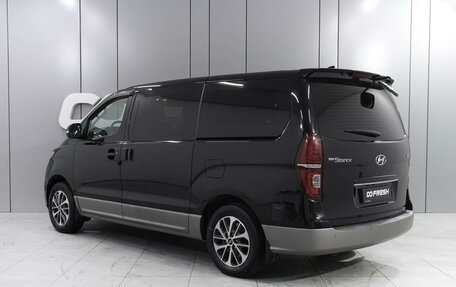 Hyundai Grand Starex Grand Starex I рестайлинг 2, 2018 год, 4 240 000 рублей, 2 фотография