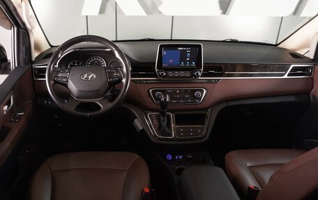 Hyundai Grand Starex Grand Starex I рестайлинг 2, 2018 год, 4 240 000 рублей, 6 фотография
