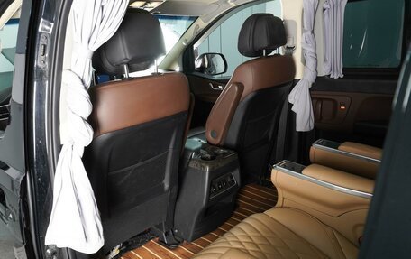 Hyundai Grand Starex Grand Starex I рестайлинг 2, 2018 год, 4 240 000 рублей, 13 фотография
