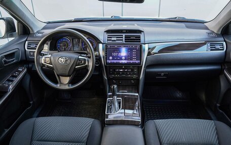 Toyota Camry, 2017 год, 1 970 000 рублей, 6 фотография