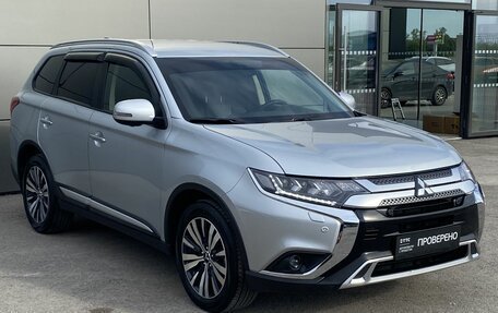 Mitsubishi Outlander III рестайлинг 3, 2021 год, 3 675 000 рублей, 3 фотография