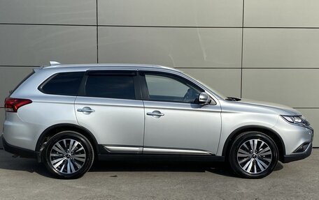 Mitsubishi Outlander III рестайлинг 3, 2021 год, 3 675 000 рублей, 5 фотография