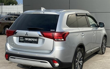 Mitsubishi Outlander III рестайлинг 3, 2021 год, 3 675 000 рублей, 6 фотография