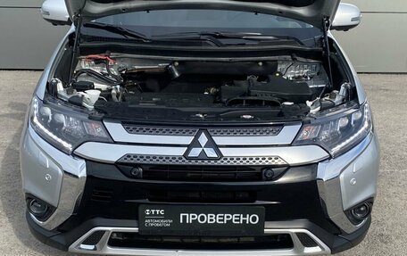Mitsubishi Outlander III рестайлинг 3, 2021 год, 3 675 000 рублей, 11 фотография