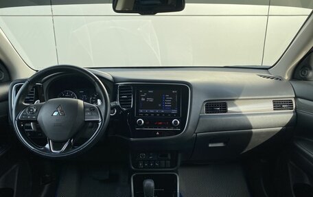 Mitsubishi Outlander III рестайлинг 3, 2021 год, 3 675 000 рублей, 17 фотография