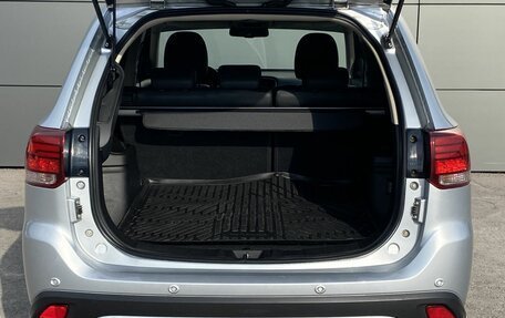 Mitsubishi Outlander III рестайлинг 3, 2021 год, 3 675 000 рублей, 12 фотография