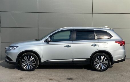 Mitsubishi Outlander III рестайлинг 3, 2021 год, 3 675 000 рублей, 10 фотография