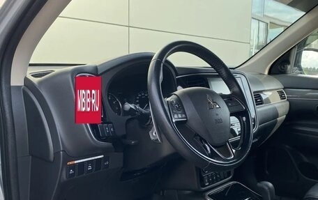 Mitsubishi Outlander III рестайлинг 3, 2021 год, 3 675 000 рублей, 20 фотография