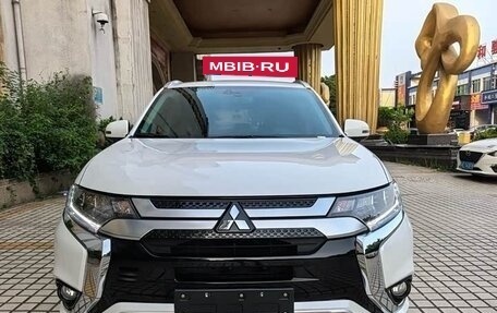 Mitsubishi Outlander III рестайлинг 3, 2021 год, 2 450 000 рублей, 2 фотография
