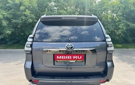 Toyota Land Cruiser Prado 150 рестайлинг 2, 2021 год, 5 700 000 рублей, 7 фотография