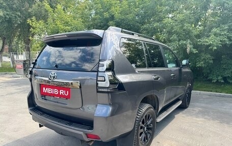 Toyota Land Cruiser Prado 150 рестайлинг 2, 2021 год, 5 700 000 рублей, 6 фотография