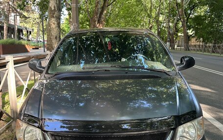 Chrysler Voyager IV, 2002 год, 500 000 рублей, 2 фотография