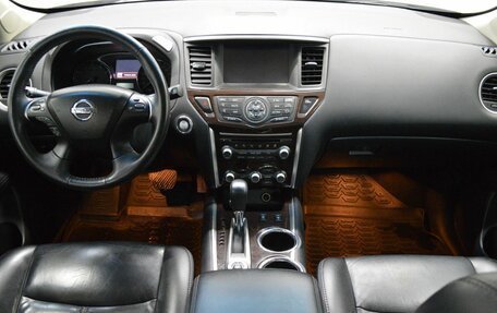 Nissan Pathfinder, 2016 год, 2 051 000 рублей, 12 фотография